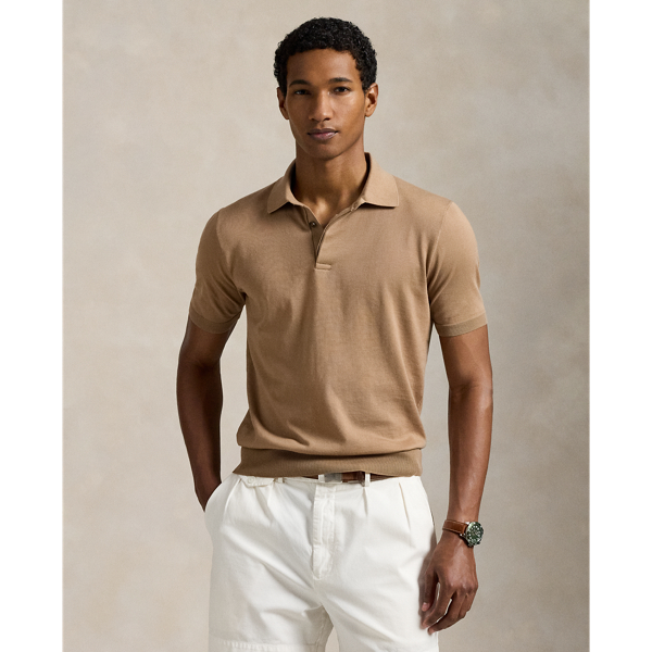 This short-sleeve jumper combines the silhouette of our signature Polo shirt with one of the highest quality cottons in the world known as Suvin, which provides a soft, silky and luxurious texture. The fine-gauge yarn is sourced from an Italian mill specialising in this fibre. It is finished with genuine mother-of-pearl buttons on the placket.