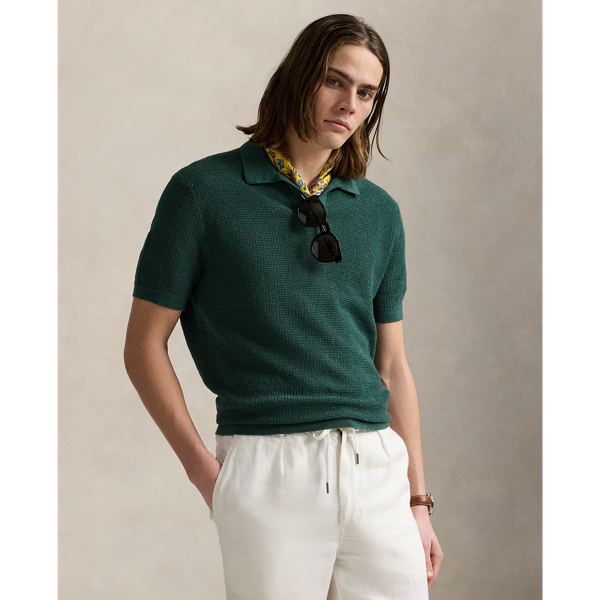 We've reinterpreted our iconic mesh fabric with fine-knit linen to create this lightweight jumper. It is finished with a genuine mother-of-pearl button on the collar.