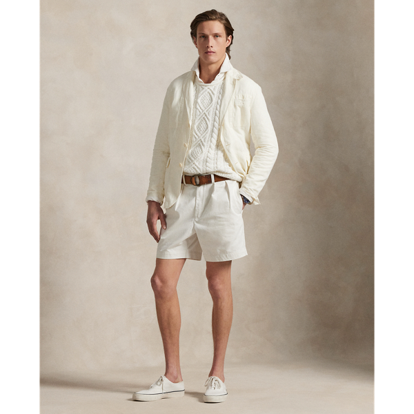 These unisex pleated shorts are crafted with soft cotton chino and feature a vintage-inspired label at the back.