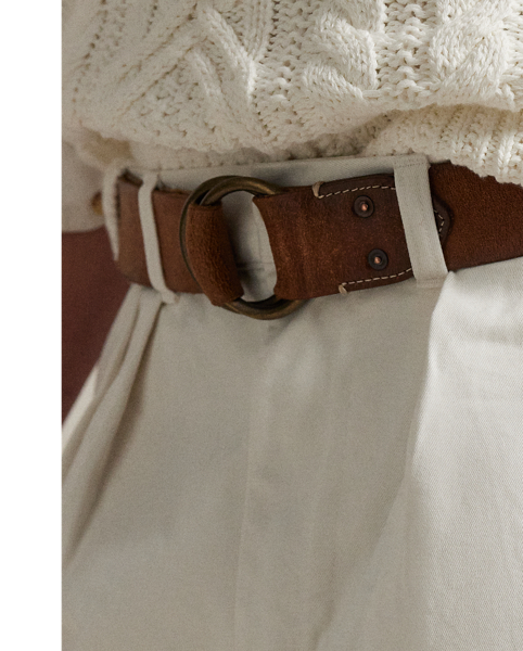 These unisex pleated shorts are crafted with soft cotton chino and feature a vintage-inspired label at the back.