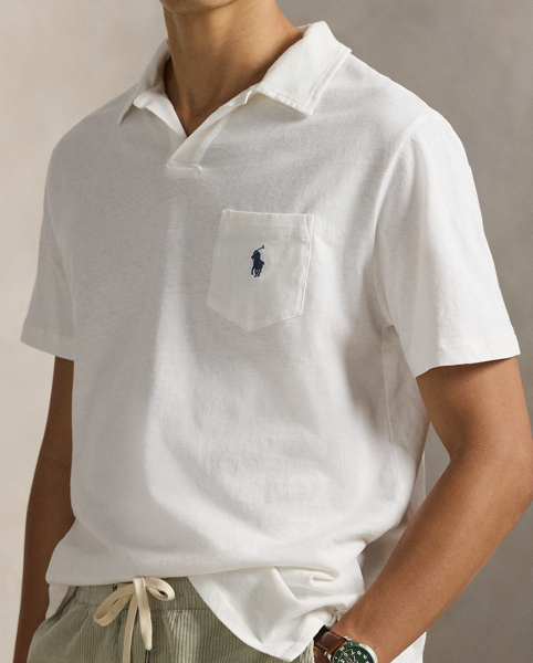 An American style standard since 1972, the Polo shirt has been imitated but never matched. Over the decades, Ralph Lauren Lauren has re-imagined his signature style in a wide array of colours and fits, yet all retain the quality and attention to detail of the iconic original. This jersey version is garment-dyed and washed for a perfectly broken-in effect.