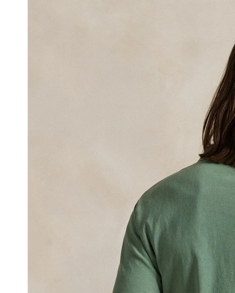 An American style standard since 1972, the Polo shirt has been imitated but never matched. Over the decades,  Ralph Lauren Lauren has re-imagined his signature style in a wide array of colours and fits, yet all retain the quality and attention to detail of the iconic original. This jersey version is garment-dyed and washed for a perfectly broken-in effect.