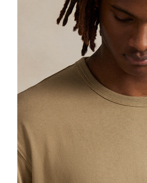 Along with our signature Pony, this cotton T-shirt features our logo intricately embroidered on the chest.