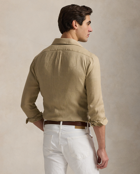 Lightweight, breathable linen makes this shirt perfectly suited to warm-weather days.