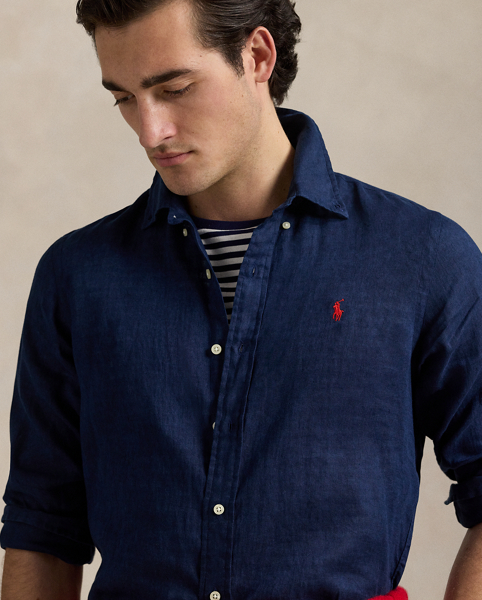 Lightweight, breathable linen makes this shirt perfectly suited to warm-weather days.