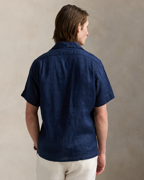 This camp shirt is crafted from ultra-lightweight linen and finished with our signature embroidered Pony on the pocket.