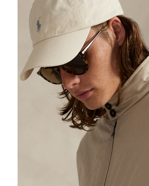 This jacket is crafted from water-resistant twill and insulated with ultra-lightweight down-alternative fill. Thoughtfully constructed, it features suede and leather details as well as a comfortable stretch jersey lining.