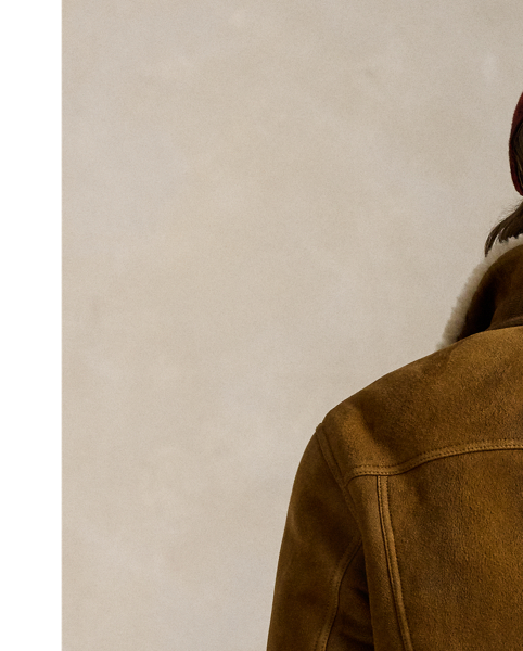 To create this layer, we reimagined the silhouette of our iconic trucker jacket with semi-curly shearling that is specially dyed and finished.