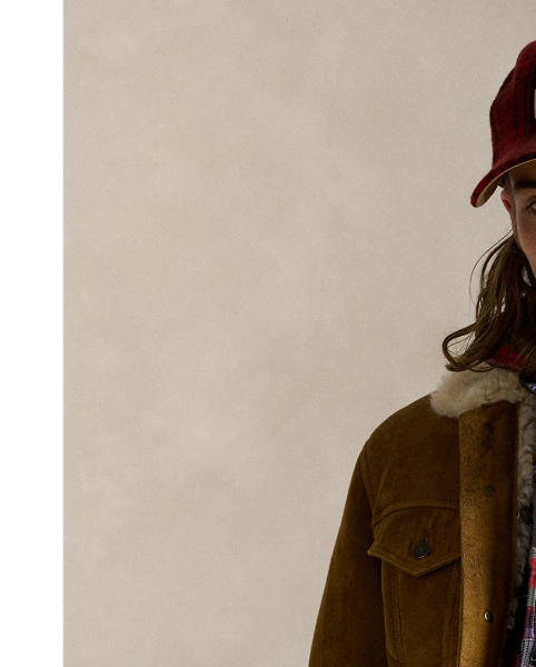 To create this layer, we reimagined the silhouette of our iconic trucker jacket with semi-curly shearling that is specially dyed and finished.