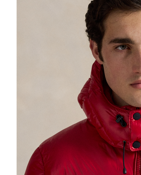 Made from water-repellent ripstop fabric, this glossed jacket is insulated with 650-fill-power down and constructed with a detachable hood.