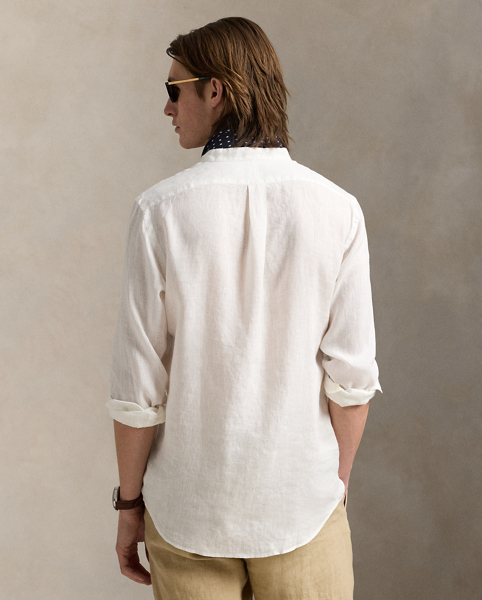 Ultralightweight, breathable linen makes this shirt perfectly suited for warm-weather days.