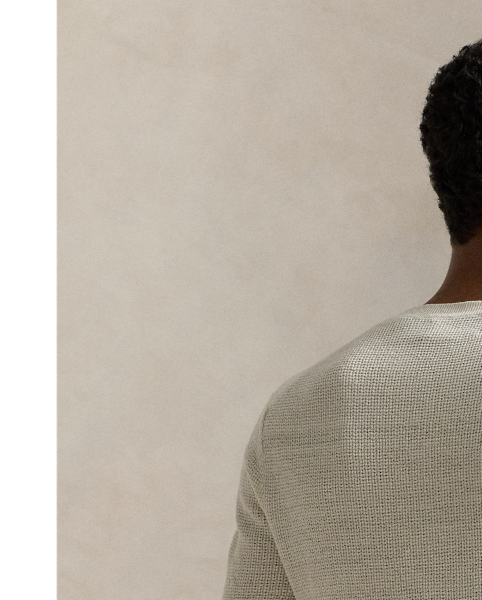 A stylish solution for warm-weather days, this short-sleeve jumper is developed with lightweight linen yarn and an airy tuck-stitch construction.