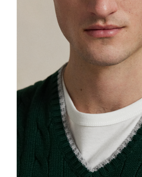 Made with thick-gauge cotton yarns, this sleeveless jumper unites two of Polo  Ralph Lauren Lauren's most iconic design elements: a timeless cable-knit motif and our signature Pony. The harmonious combination of dimensional textures and signature details creates an elevated classic that reflects our ethos of enduring style.