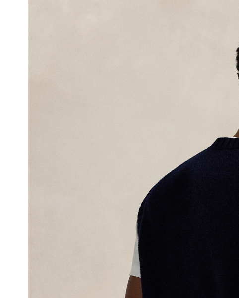 In our iconic Big Fit from the '90s, this wool-and-cotton sleeveless jumper embodies  Ralph Lauren Lauren's long-standing love of American style. Its 13 stars and stripes recall early American flags, including the one that flew over Fort McHenry during the War of 1812, which inspired Francis Scott Key to write "The Star-Spangled Banner", and the restoration of which  Ralph Lauren Lauren generously helped underwrite in 1998.