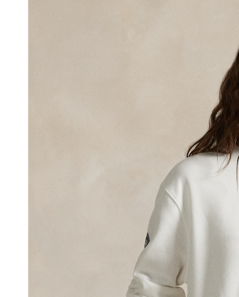 Part of our collection celebrating Wimbledon 2025, this unisex cotton-blend sweatshirt features our iconic Polo Bear dressed in signature spectator style. Embroidered details and flocking on the lawn add whimsical texture.