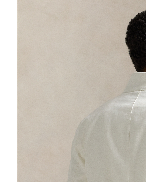 Expertly crafted with cotton chino cloth, this jacket is specially developed to achieved a weathered salt-wash effect. The unique treatment transforms the lightweight layer into a beautiful vintage-inspired essential that reflects casual sophistication and time-honoured character.