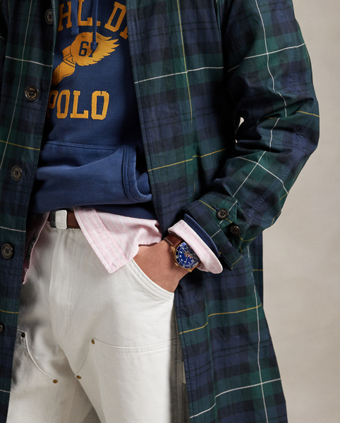 This balmacaan coat showcases heritage-inspired elegance with a classic plaid pattern inspired by traditional Scottish motifs. Expertly crafted from waxed cotton twill, it reflects Ralph Lauren Lauren's dedication to creating garments that stand the test of time.