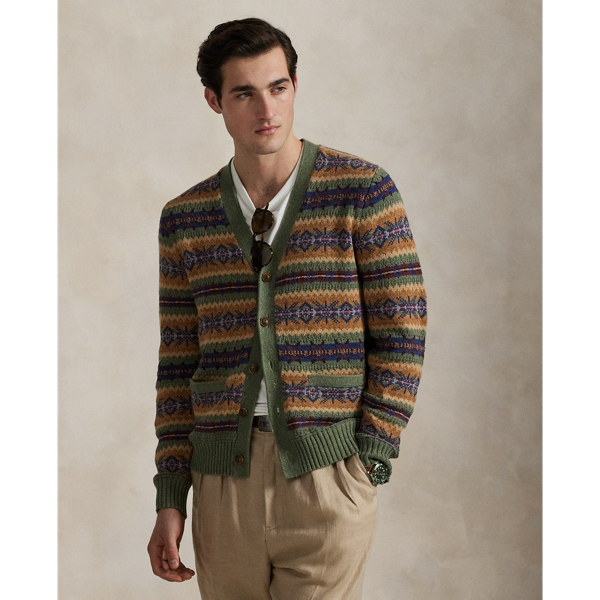 Part of the season's coastal-inspired collection, this chunky-knit layer achieves its Fair Isle pattern with a blend of cotton, wool and linen yarns in soft shades.