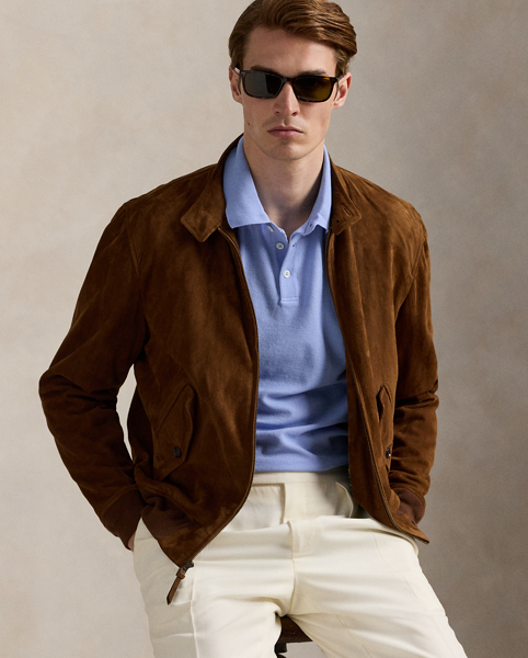 An American style standard since 1972, the Polo shirt has been imitated but never matched. Over the decades, Ralph Lauren Lauren has reimagined his signature style in a wide array of colours and fits, yet all retain the quality and attention to detail of the iconic original. This version is made with honeycomb-textured cotton mesh and finished with genuine mother-of-pearl buttons.