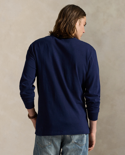 This T-shirt's cotton jersey construction is enhanced through a specialised washing technique for remarkable softness. Our iconic embroidered Pony adds a signature touch that makes this essential style distinctly Polo.