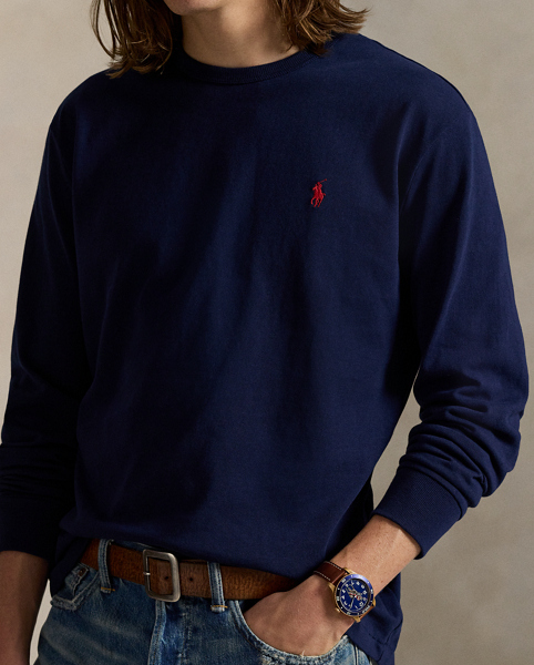 This T-shirt's cotton jersey construction is enhanced through a specialised washing technique for remarkable softness. Our iconic embroidered Pony adds a signature touch that makes this essential style distinctly Polo.