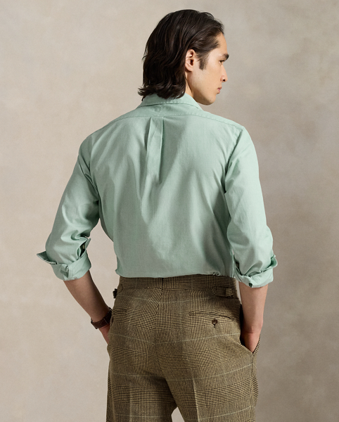 Masterfully crafted with luxurious end-on-end cotton, this shirt draws inspiration from vintage Polo Ralph Lauren Lauren designs, embodying decades of sartorial excellence. The meticulous construction combined with our iconic embroidered Pony create an elevated essential.