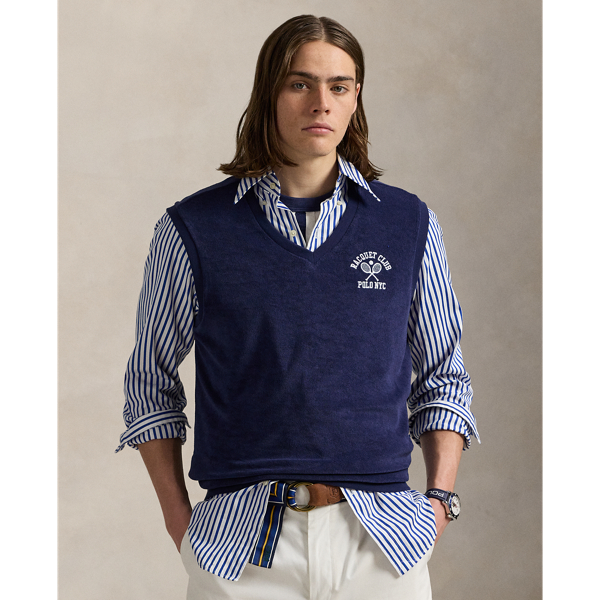 This waistcoat is crafted with a lightweight cotton blend and features tennis-inspired embroidery at the chest.