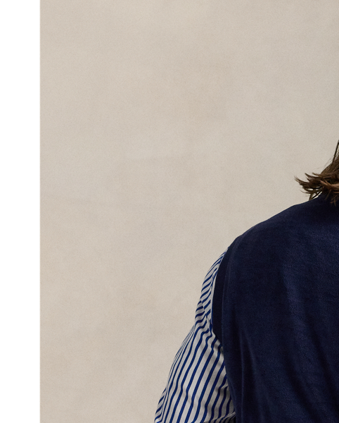 This waistcoat is crafted with a lightweight cotton blend and features tennis-inspired embroidery at the chest.