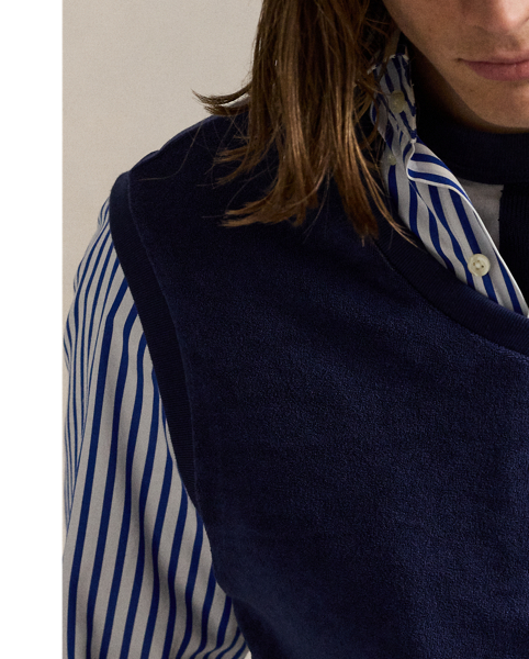 This waistcoat is crafted with a lightweight cotton blend and features tennis-inspired embroidery at the chest.
