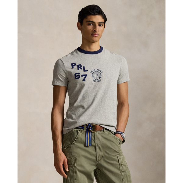 This cotton T-shirt features an athletic-inspired emblem printed at the front as well as signature appliqués that nod to our founding year.