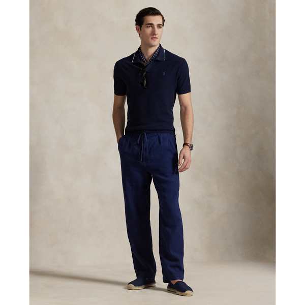 These trousers are crafted from lightweight linen, which ensures superior comfort and breathability throughout the day. The elastic drawstring waist provides a customisable fit, while our iconic embroidered Pony on the back waist adds a signature  Ralph Lauren Lauren finish.