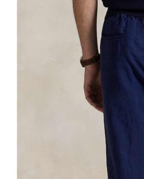 These trousers are crafted from lightweight linen, which ensures superior comfort and breathability throughout the day. The elastic drawstring waist provides a customisable fit, while our iconic embroidered Pony on the back waist adds a signature  Ralph Lauren Lauren finish.