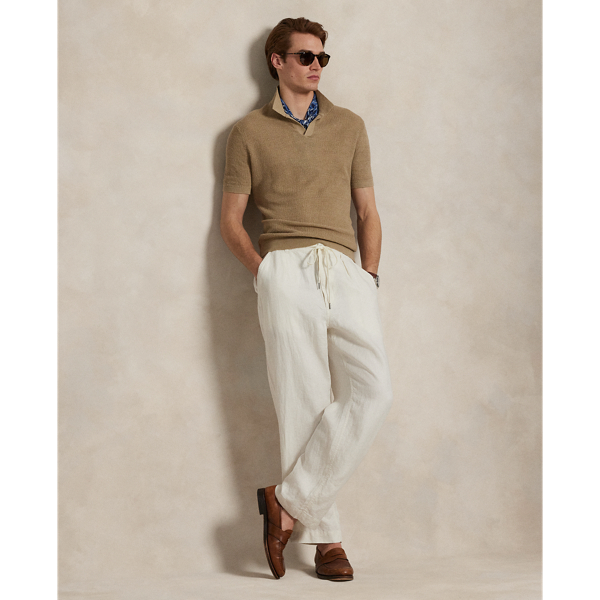 These trousers are crafted from lightweight linen, which ensures superior comfort and breathability throughout the day. The elastic drawstring waist provides a customisable fit, while our iconic embroidered Pony on the back waist adds a signature  Ralph Lauren Lauren finish.