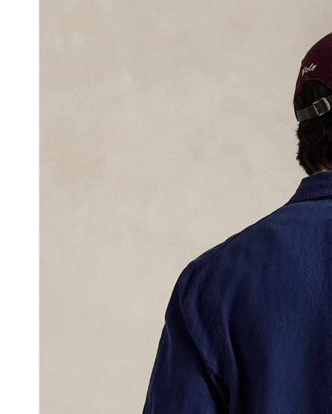 A lightweight layer for warm-weather days, this jacket combines a utilitarian silhouette inspired by vintage French workwear with breathable linen.