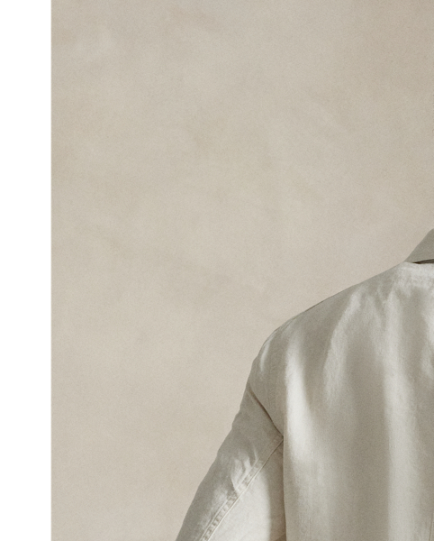 A lightweight layer for warm-weather days, this jacket combines a utilitarian silhouette inspired by vintage French workwear with breathable linen.