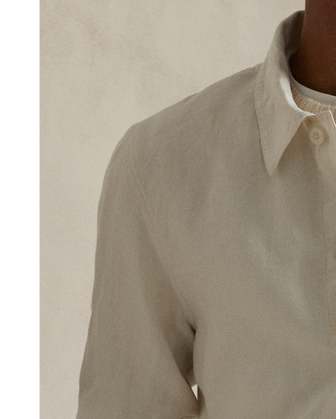 A lightweight layer for warm-weather days, this jacket combines a utilitarian silhouette inspired by vintage French workwear with breathable linen.