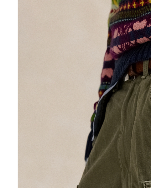 These cotton twill trousers combine a classic utilitarian silhouette with our iconic Big Fit from the '90s. They are crafted with authentic vintage details, including interior and exterior buttons for braces, side adjusters, and darted pleating at the knees.