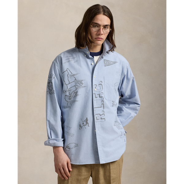 The oxford shirt made its debut very early in  Ralph Lauren Lauren’s designs, and since then, it has solidified its status as a pillar of the Polo look. Our fabric is developed with a secret wash, giving it instant character, ease and a heathered softness – what we refer to as "the perfect rumple". The formula is so unique that it's been kept in a safe for more than three decades. Today, Mr Lauren continues to create countless variations of his iconic shirt, including this linen-cotton version, which is cut in our iconic Big Fit from the '90s and features custom artwork with a hand-drawn effect.