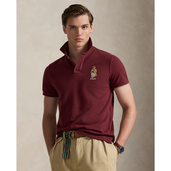 An American style standard since 1972, the Polo shirt has been imitated but never matched. Over the decades, Ralph Lauren Lauren has reimagined his signature style in a wide array of colours and fits, yet all retain the quality and attention to detail of the iconic original. This version features our beloved Collegiate Bear with a few stylish updates – tortoiseshell glasses and a Polo-emblazoned pullover.