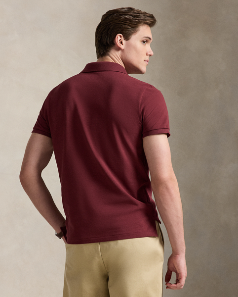 An American style standard since 1972, the Polo shirt has been imitated but never matched. Over the decades, Ralph Lauren Lauren has reimagined his signature style in a wide array of colours and fits, yet all retain the quality and attention to detail of the iconic original. This version features our beloved Collegiate Bear with a few stylish updates – tortoiseshell glasses and a Polo-emblazoned pullover.