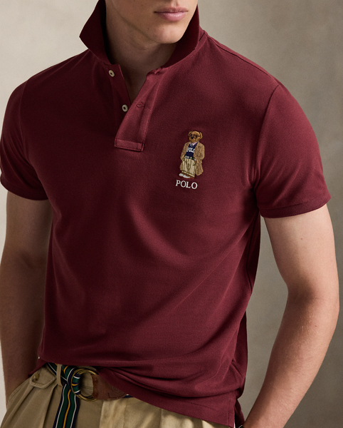 An American style standard since 1972, the Polo shirt has been imitated but never matched. Over the decades, Ralph Lauren Lauren has reimagined his signature style in a wide array of colours and fits, yet all retain the quality and attention to detail of the iconic original. This version features our beloved Collegiate Bear with a few stylish updates – tortoiseshell glasses and a Polo-emblazoned pullover.