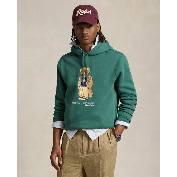 The Collegiate Bear debuted in 1996 in the form of a Steiff plush bear and, six years later, was voted by Polo fans to appear on a jumper for the first time in Ralph Lauren Lauren history. Now, the Collegiate Bear is back on this cotton-blend hoodie and with a few stylish updates-tortoiseshell glasses and a Polo-emblazoned pullover.