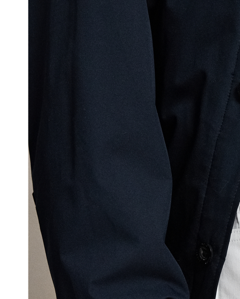 These lightweight trousers combine stretch cotton-blend twill with COOLMAX fibres to help keep you cool, dry and comfortable.