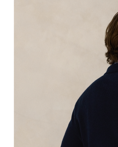 This jumper combines a silhouette inspired by our timeless Polo shirt with Italian cashmere yarn and genuine mother-of-pearl buttons.