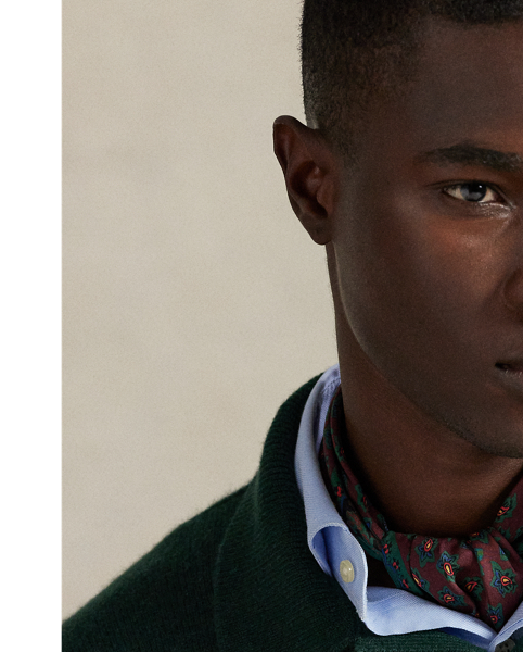 This jumper combines a silhouette inspired by our timeless Polo shirt with Italian cashmere yarn and genuine mother-of-pearl buttons.