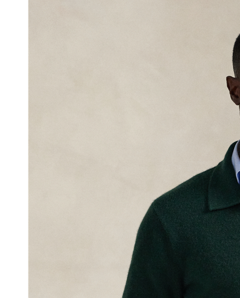 This jumper combines a silhouette inspired by our timeless Polo shirt with Italian cashmere yarn and genuine mother-of-pearl buttons.