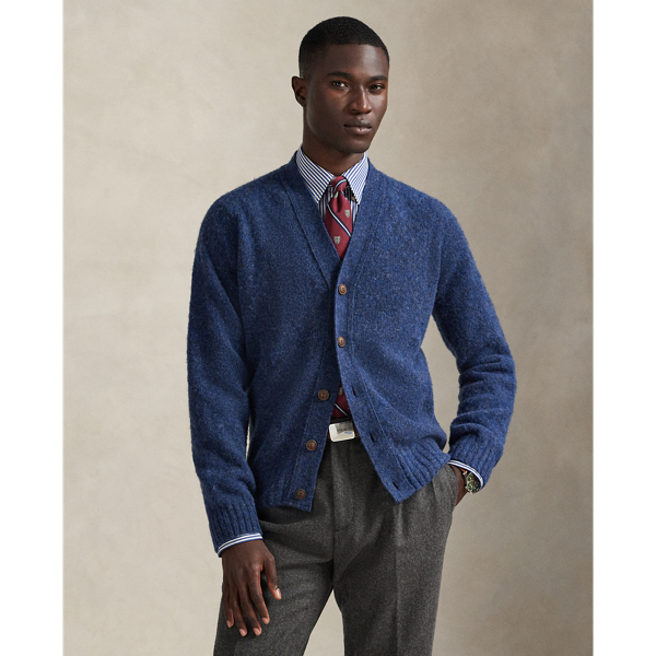 Expertly made in Scotland using thick-gauge wool yarn, this V-neck cardigan embodies Polo Ralph Lauren Lauren's timeless approach to knitwear. The classic silhouette and exceptional crafting make this layer an enduring wardrobe essential.