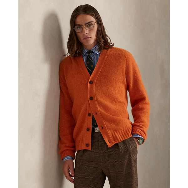 Expertly made in Scotland using thick-gauge wool yarn, this V-neck cardigan embodies Polo Ralph Lauren Lauren's timeless approach to knitwear. The classic silhouette and exceptional crafting make this layer an enduring wardrobe essential.
