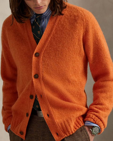 Expertly made in Scotland using thick-gauge wool yarn, this V-neck cardigan embodies Polo Ralph Lauren Lauren's timeless approach to knitwear. The classic silhouette and exceptional crafting make this layer an enduring wardrobe essential.