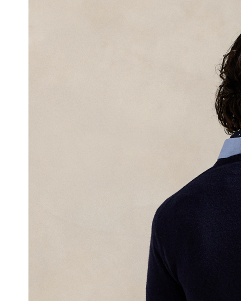 A timeless layering piece, this crewneck jumper is crafted with fine-gauge wool yarn from Italy.